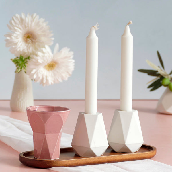 Mystery box of Shabbat table set, includes a Hexagon shaped Kiddush cup and pair of pentagon candlesticks, with matching bamboo tray.
The items that make up each set are fixed - the glazes combination varies from a range of pastel colors, off-white and gray.
Pictures show different combinations of glazes - the exact colors combination of your set is a surprise.