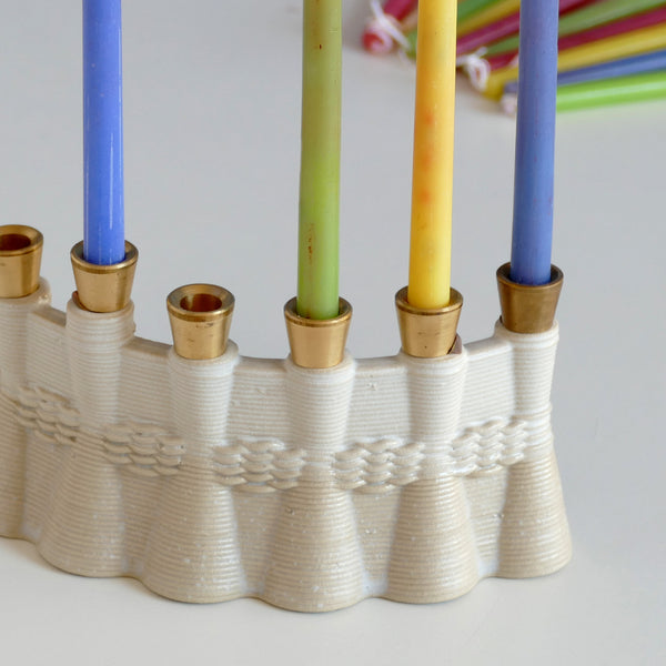 3D printed Clay Hanukkah Menorah, Off - White and beige.  Brass canes carved in a local workshop exclusively for Armadillo Judaica. חנוכיה מקרמיקה בהדפסת תלת מימד, עיצוב ישראלי עכשוי, מיוצרת בסדרות קטנות בעסק קטן בתל אביב
