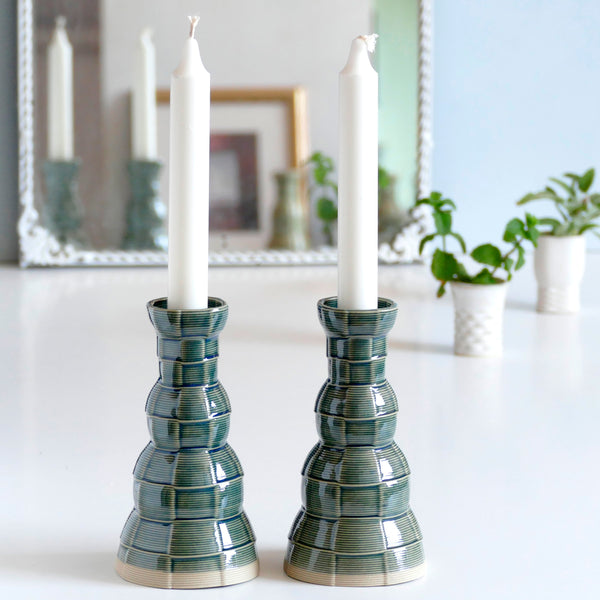 With its geometric checkered pattern - these candleholders bring the newest design trend to your Shabbat evening table. Inspired by 60's and 80's pop style - These emerald ceramic candle holders are a beautiful contemporary Jewish gift