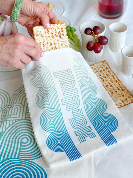 Matzah Cover & Afikomen Bag Set, Turquoise Ombre, Op Art Style, Off- White Cotton