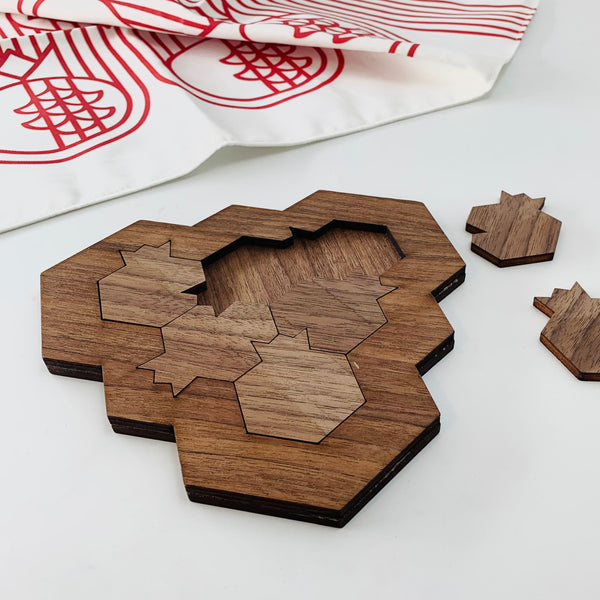 Honeycomb and pomegranate shaped puzzle