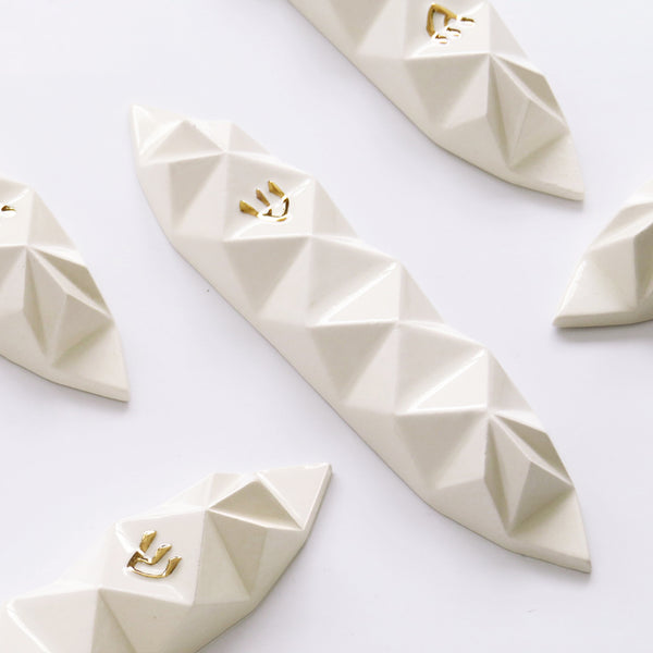 Modern mezuza white with gold "shin", geometric ceramic